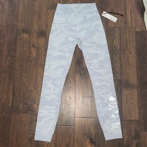 New with tags Lululemon X Soul Cycle Wunder Under Camo Leggings size 4